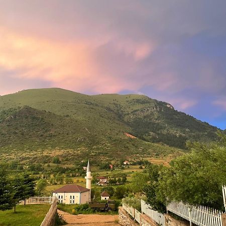 Lura Hotel Fushe-Lure Kültér fotó