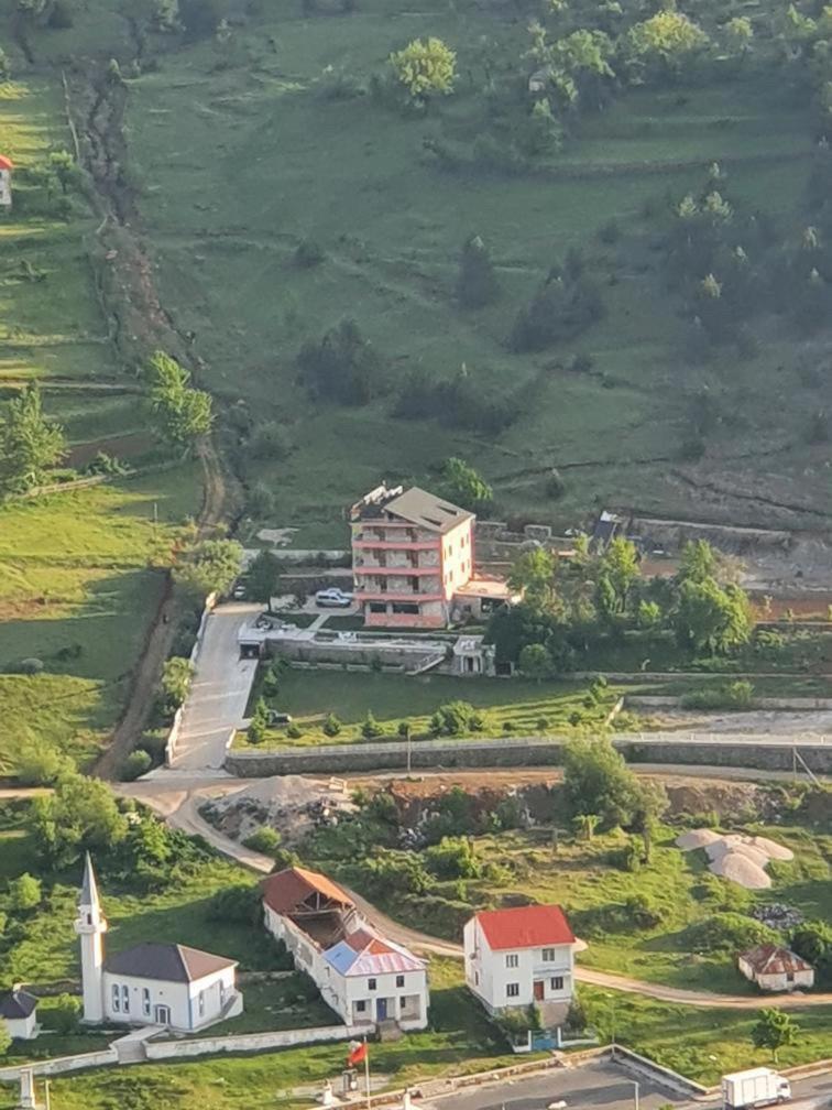 Lura Hotel Fushe-Lure Kültér fotó