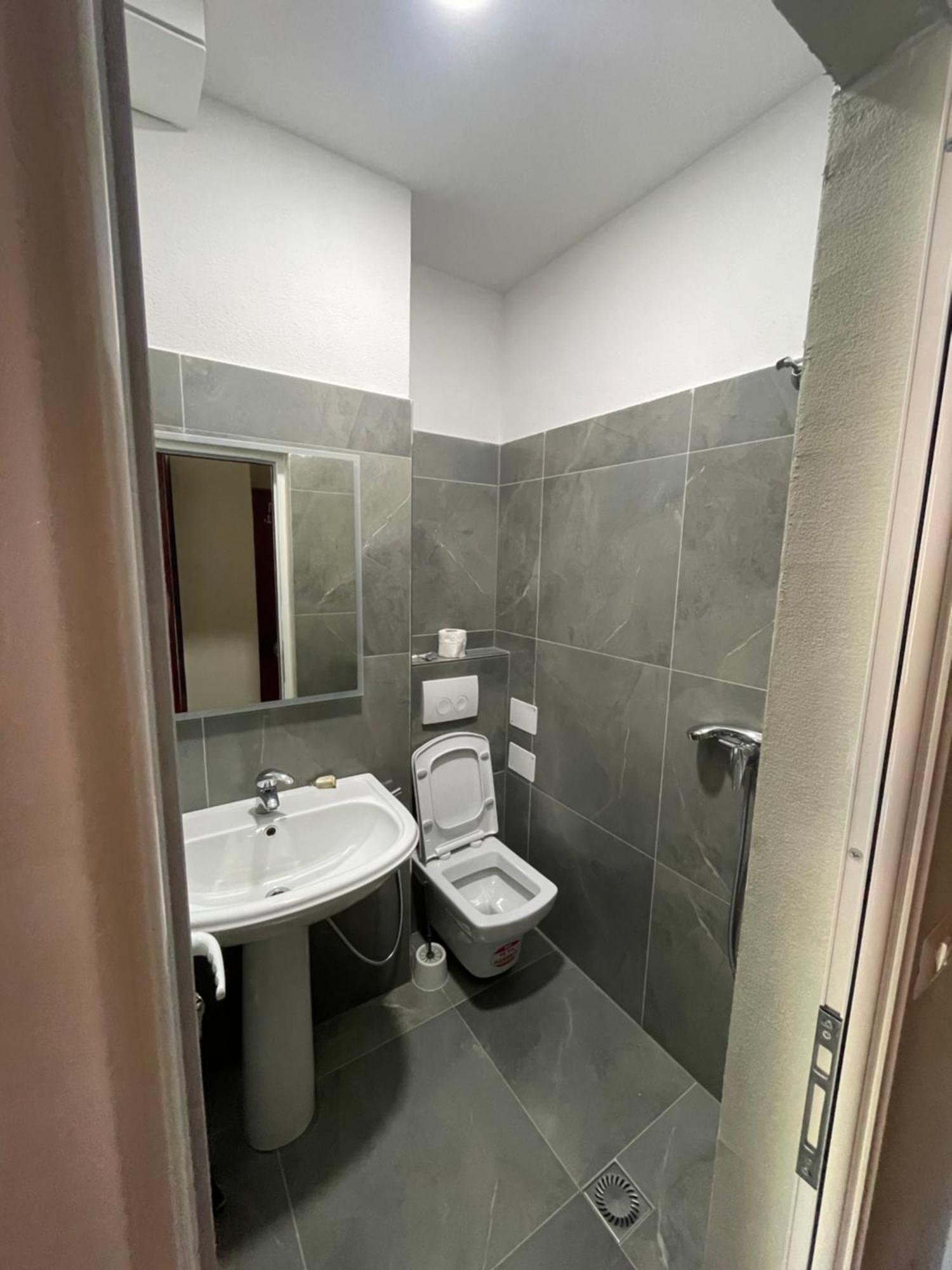 Lura Hotel Fushe-Lure Kültér fotó