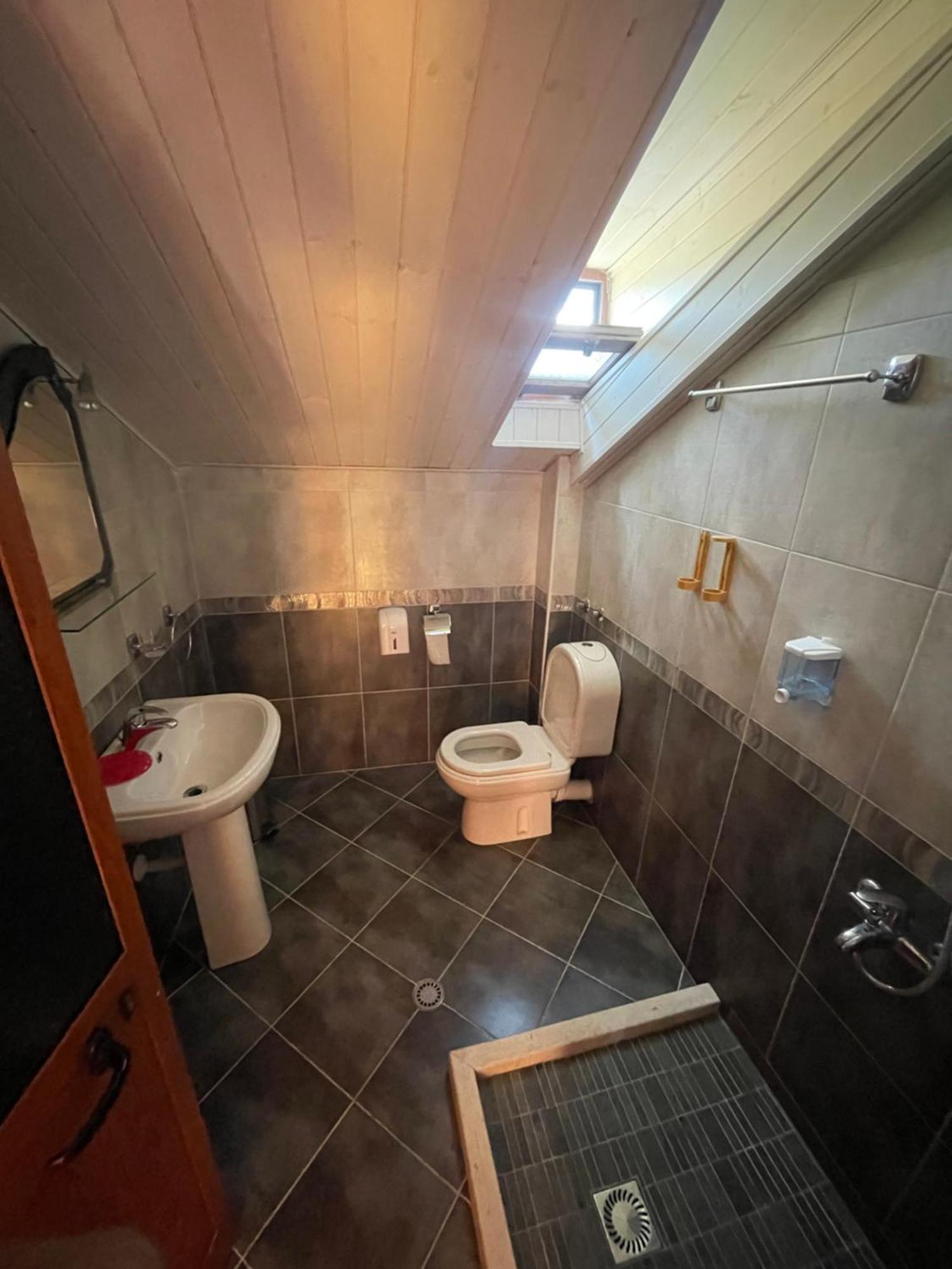 Lura Hotel Fushe-Lure Kültér fotó