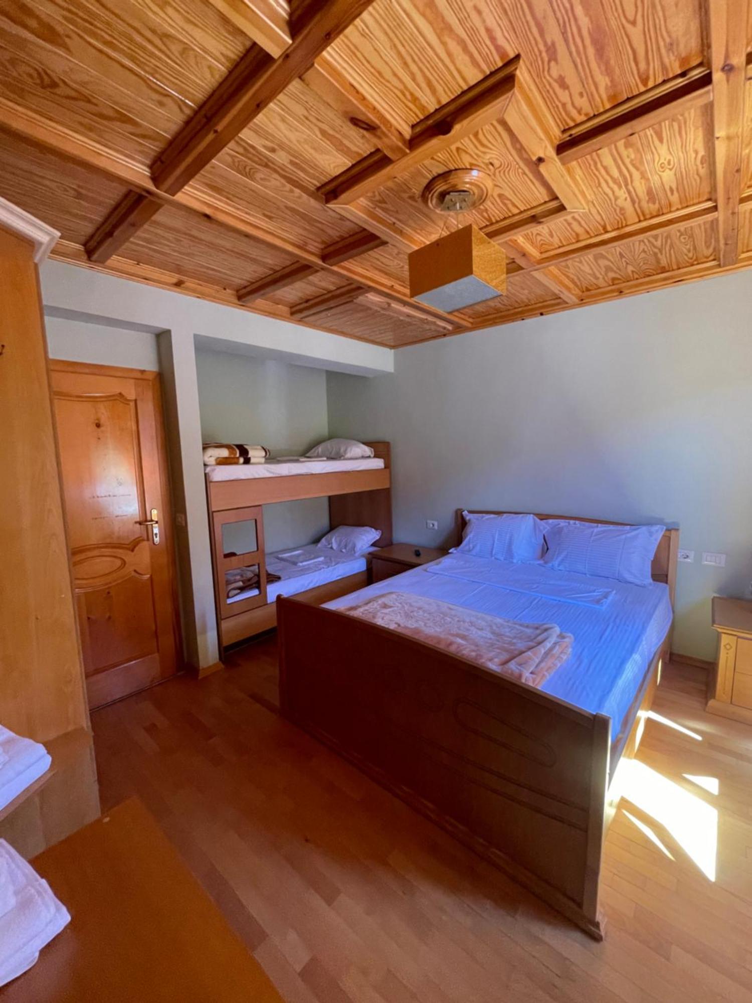 Lura Hotel Fushe-Lure Kültér fotó