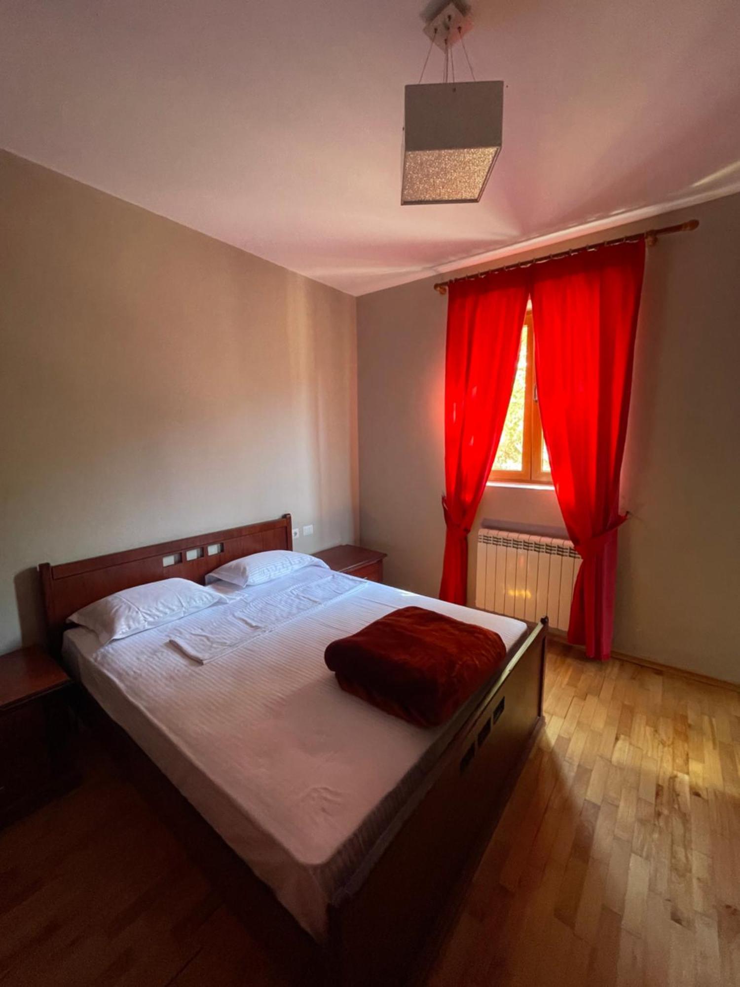 Lura Hotel Fushe-Lure Kültér fotó