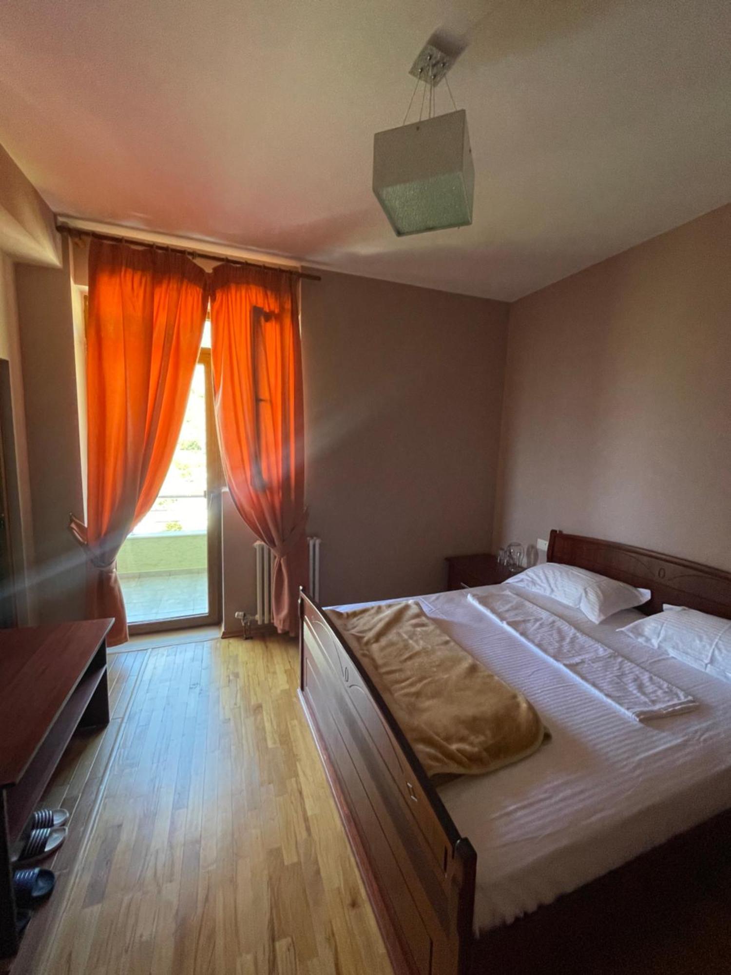 Lura Hotel Fushe-Lure Kültér fotó