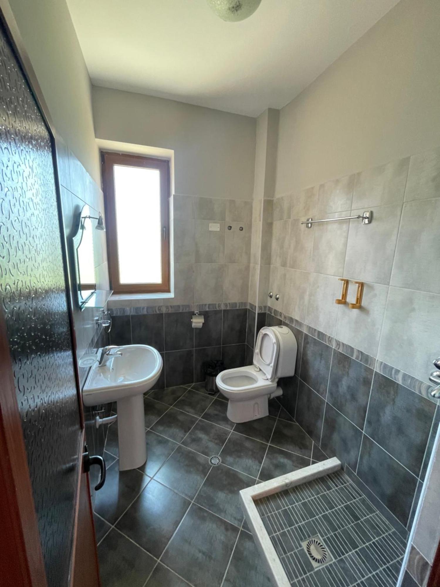 Lura Hotel Fushe-Lure Kültér fotó