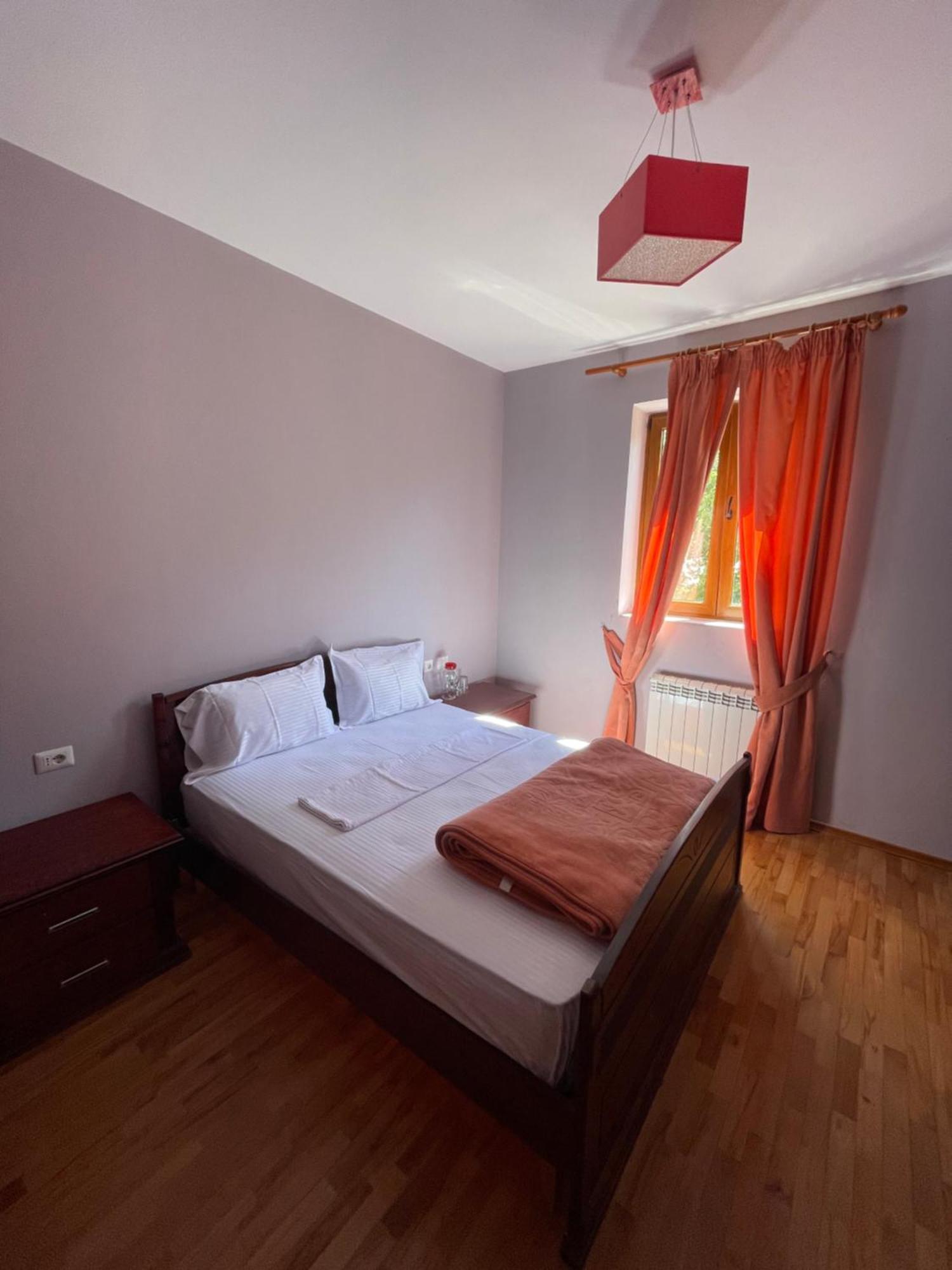 Lura Hotel Fushe-Lure Kültér fotó