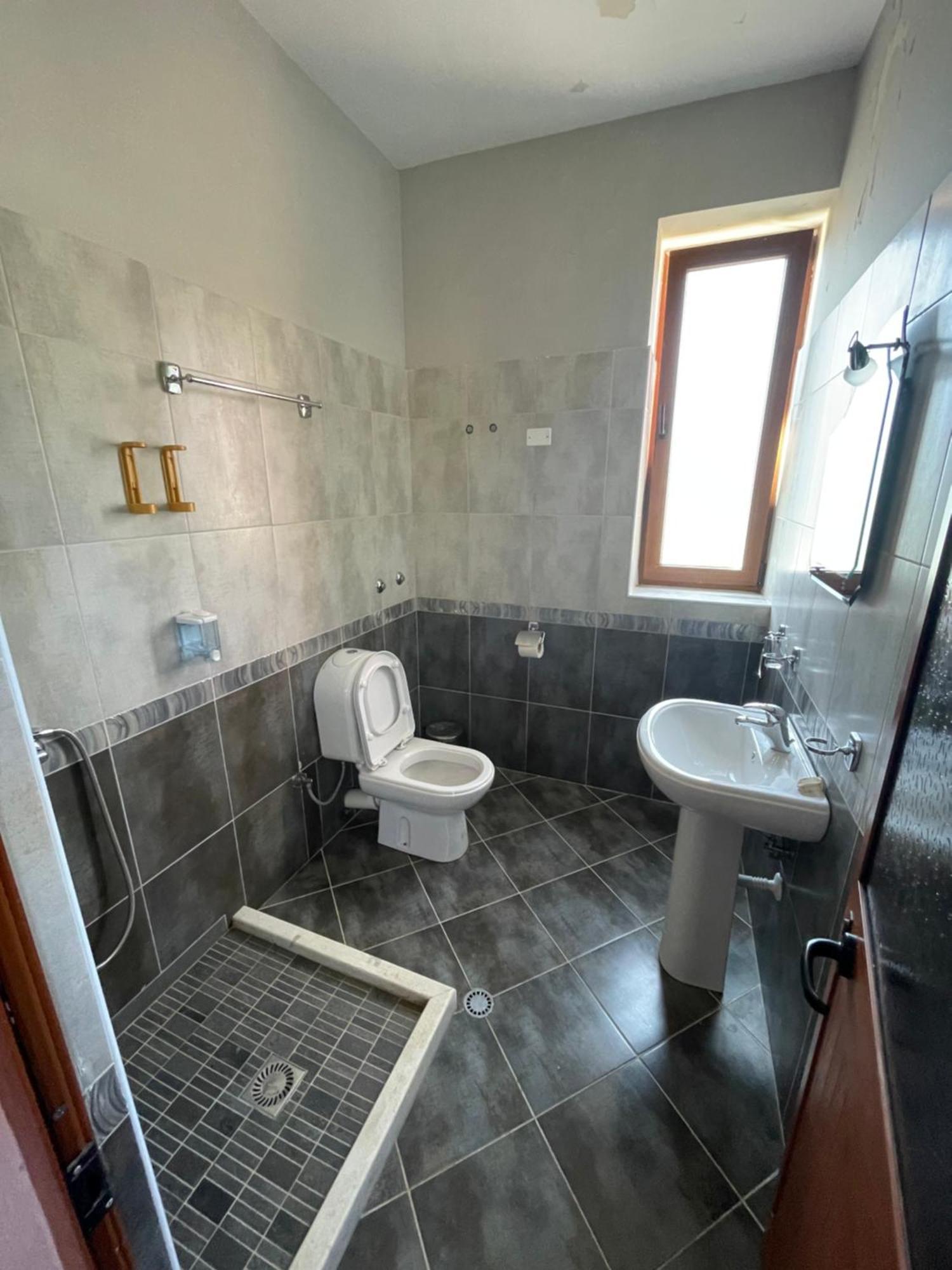 Lura Hotel Fushe-Lure Kültér fotó