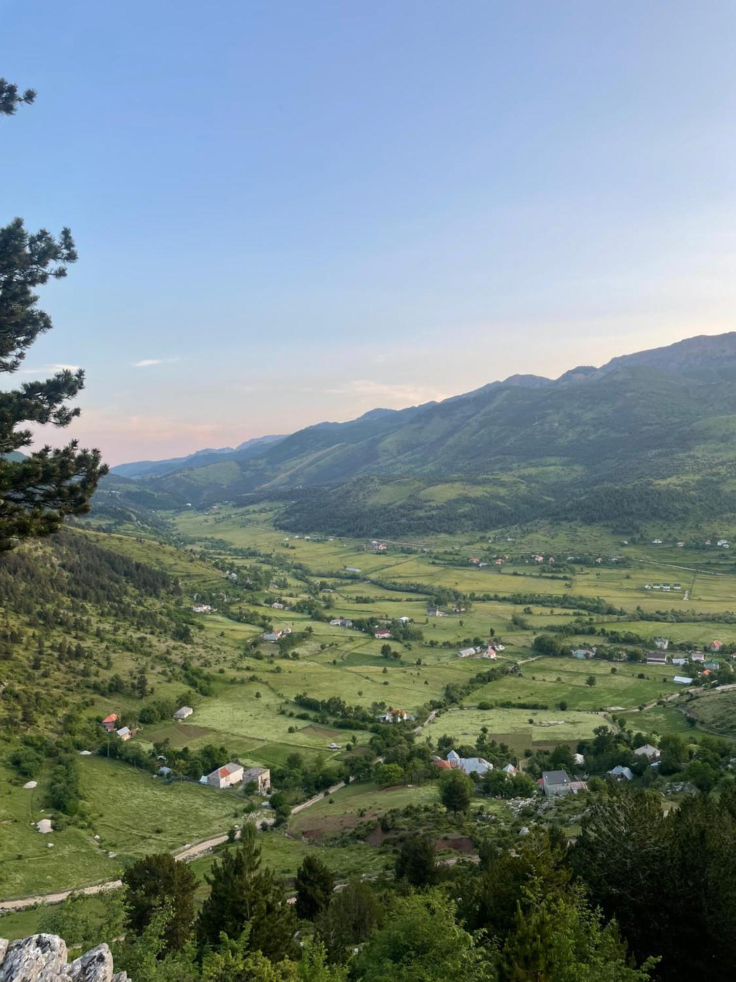Lura Hotel Fushe-Lure Kültér fotó