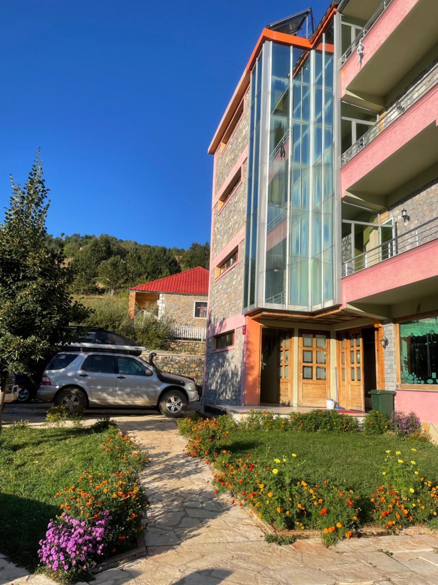 Lura Hotel Fushe-Lure Kültér fotó