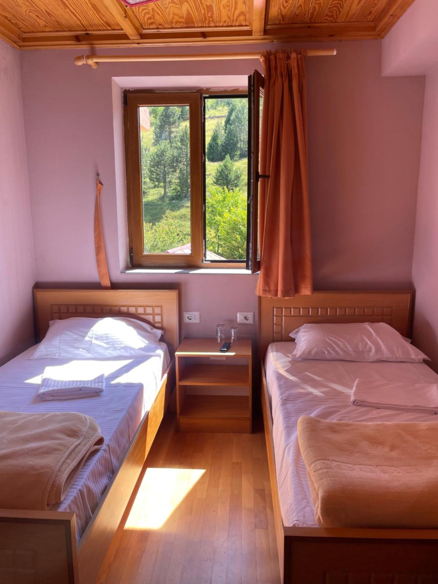 Lura Hotel Fushe-Lure Kültér fotó