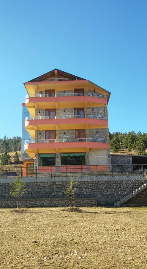 Lura Hotel Fushe-Lure Kültér fotó