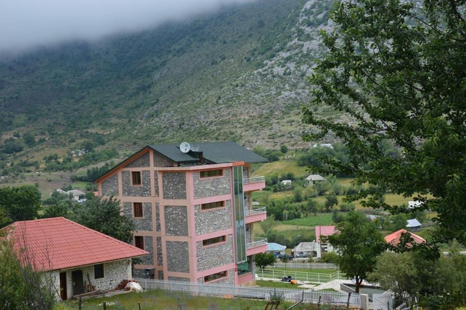 Lura Hotel Fushe-Lure Kültér fotó